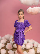 Tween-Mädchenkleid mit quadratischem Ausschnitt und kurzen Ärmeln und Applikationen